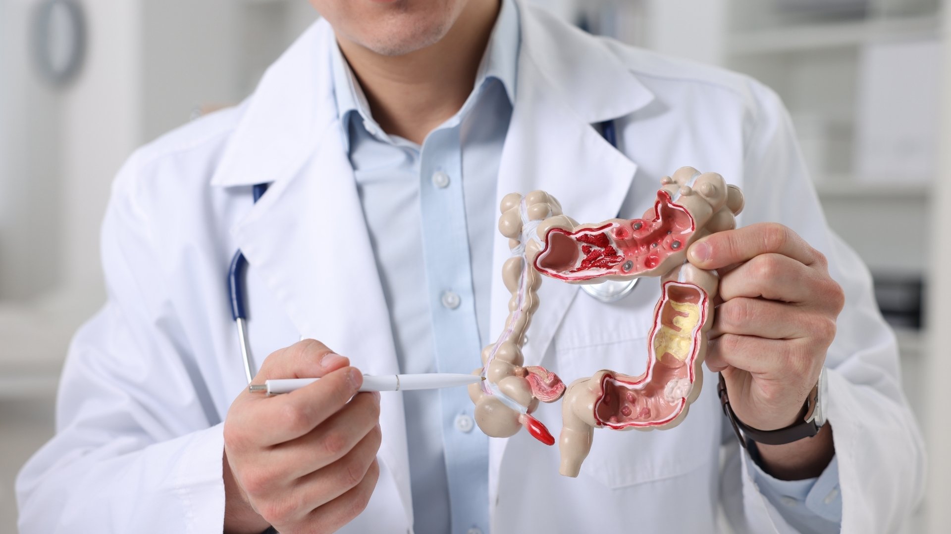 Gastroenterologista e Proctologista | Clinica Flávio Queiroz